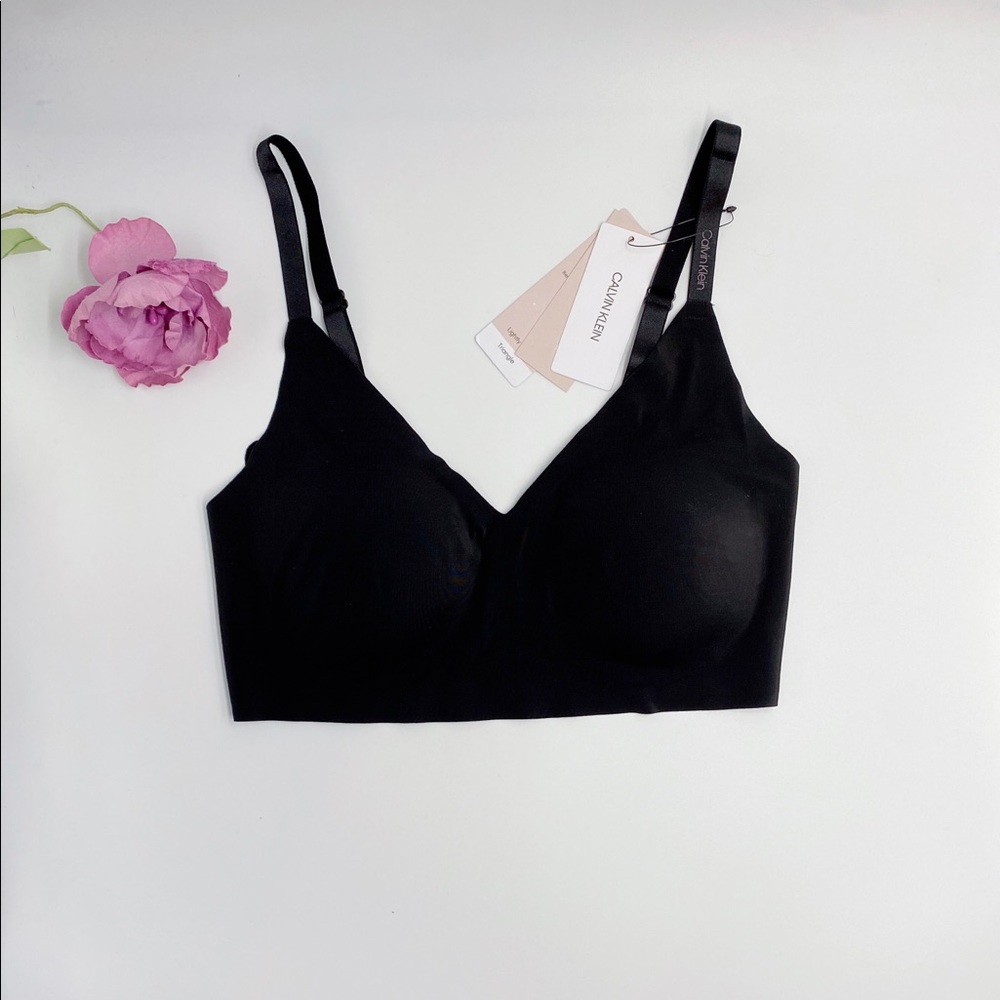 NWT  Invisibles Lightly Lined Triangle Bralette